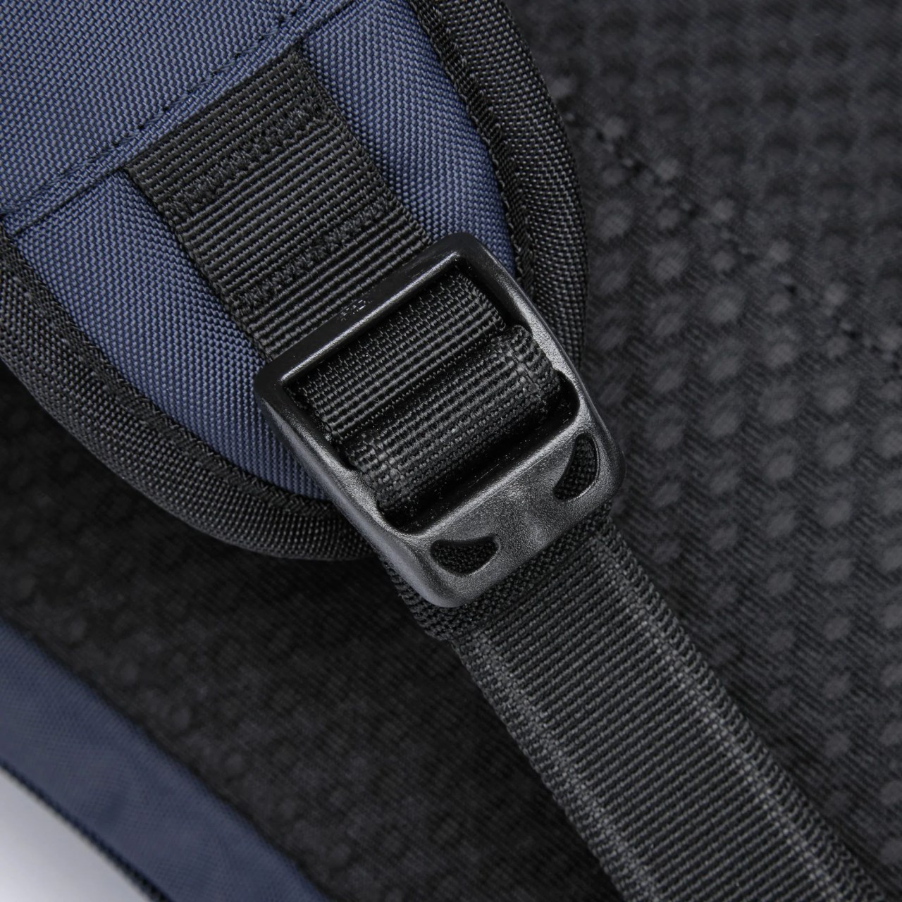 Pacsafe V Tech anti-theft sling pack V Tech 防盜斜背包/胸背包 10L (多色)  