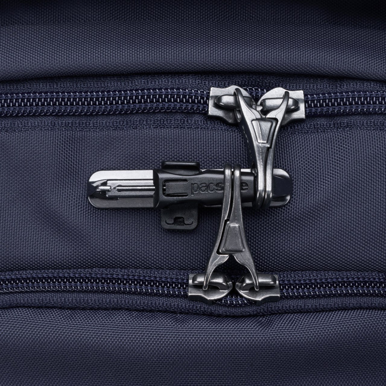 Pacsafe V 26L anti-theft tour backpack V 防盜旅行後背包 26L (多色) 