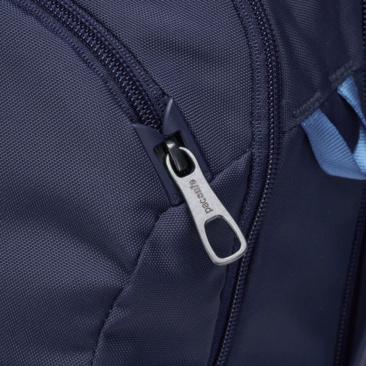 Pacsafe V 26L anti-theft tour backpack V 防盜旅行後背包 26L (多色) 