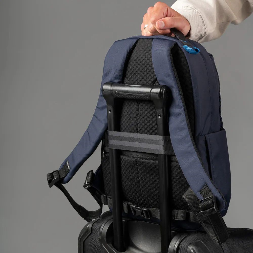 Pacsafe V 16L anti-theft all-around backpack V 防盜旅行後背包 16L (多色) 