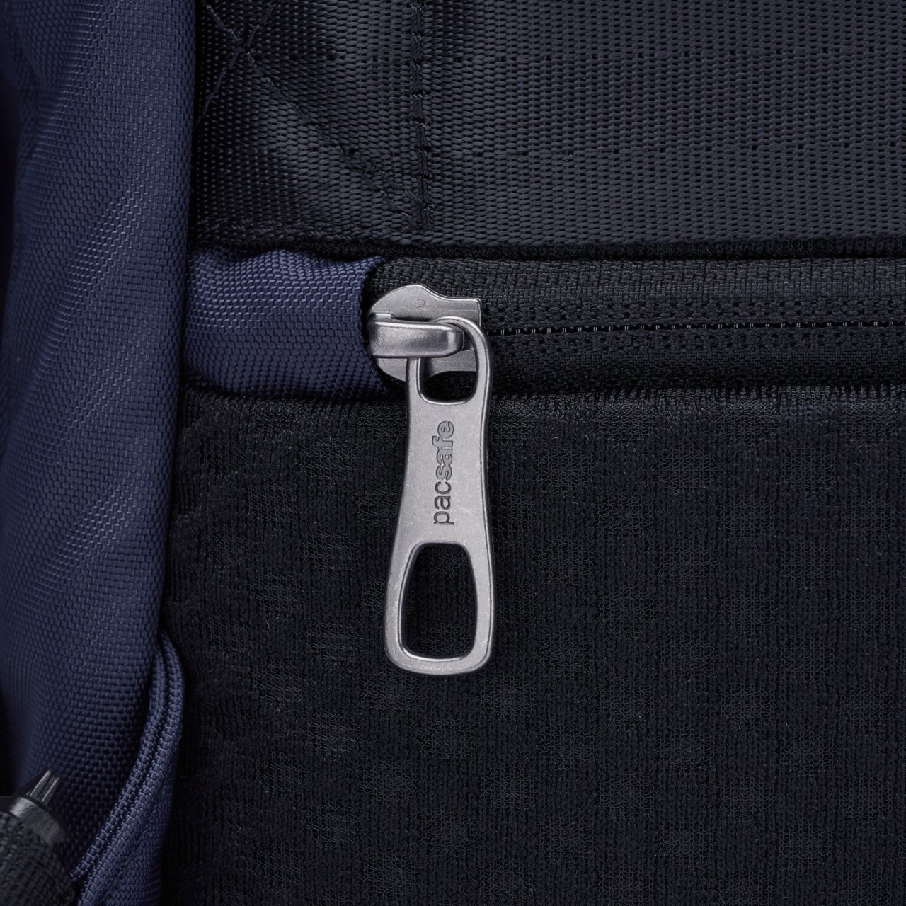 Pacsafe V 16L anti-theft all-around backpack V 防盜旅行後背包 16L (多色) 