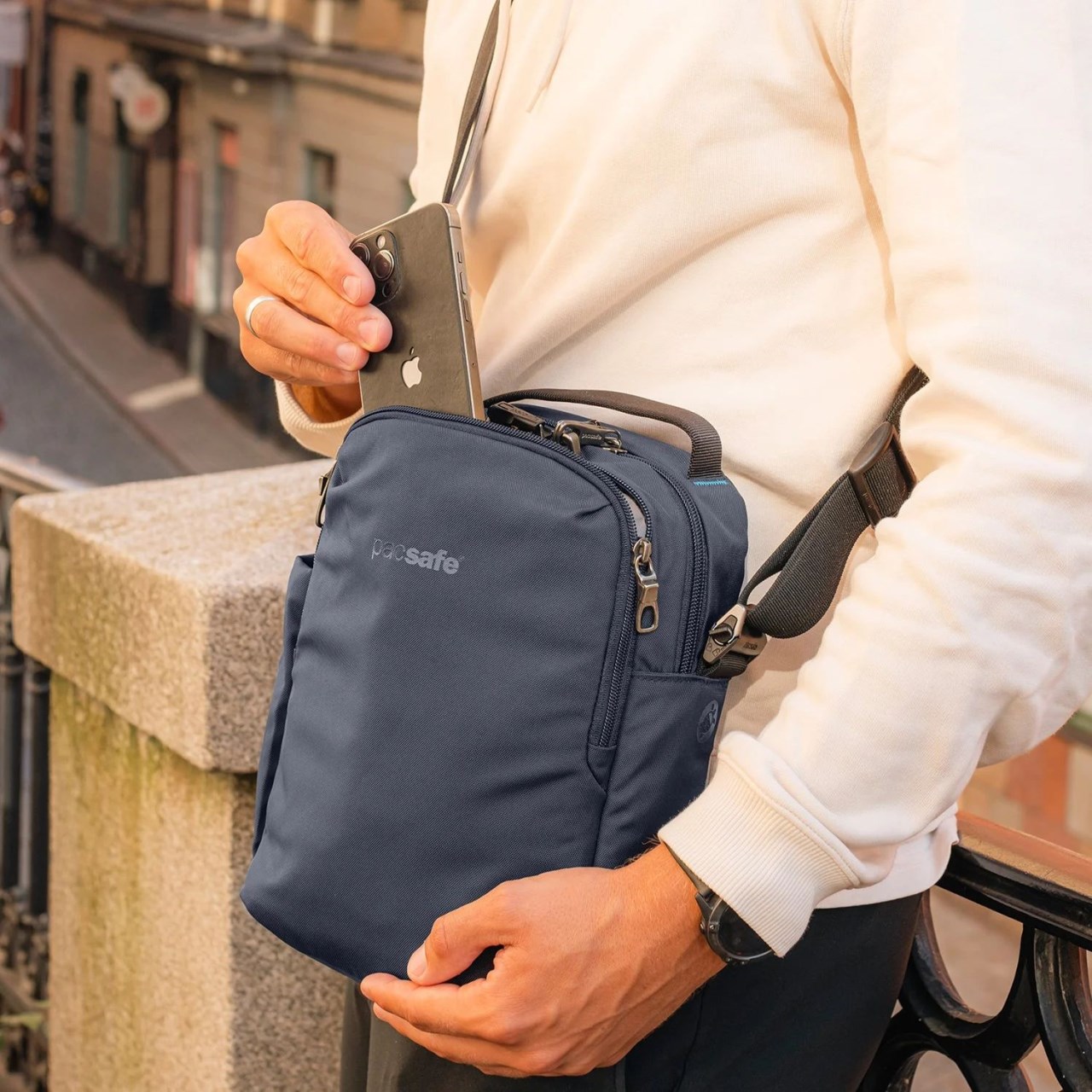 Pacsafe V anti-theft tour crossbody V 防盜旅行斜背包 7L (多色)