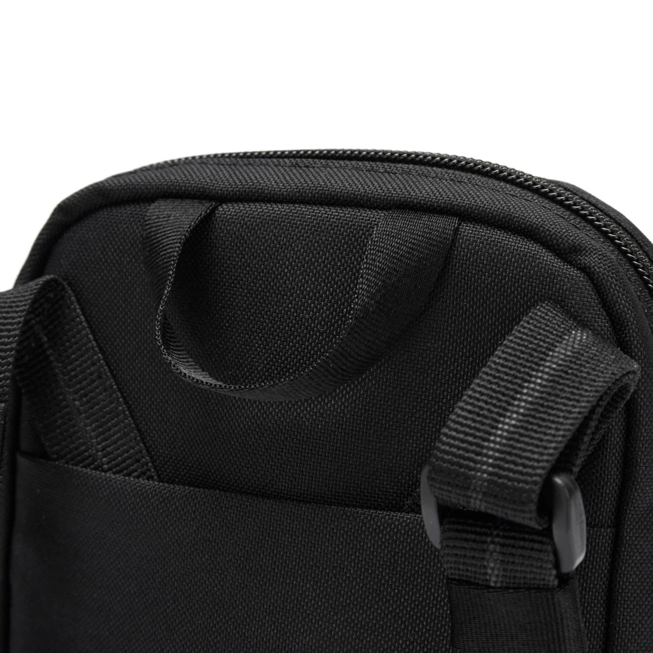 Pacsafe RFIDsafe™ RFID blocking tech crossbody RFIDsafe 多功能斜背小包 1L