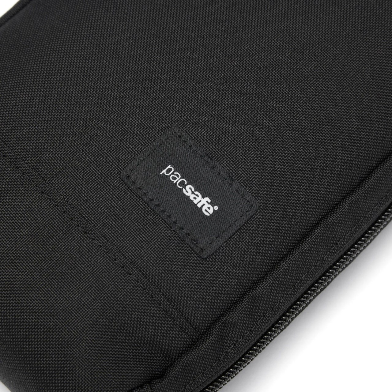 Pacsafe RFIDsafe™ RFID blocking tech crossbody RFIDsafe 多功能斜背小包 1L
