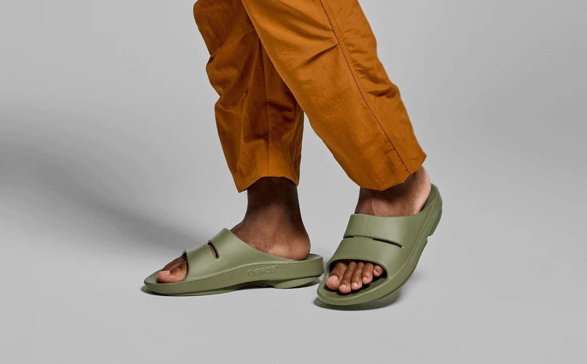 Men's OOFOS OOAHH SLIDE SANDAL M1100 FOLI